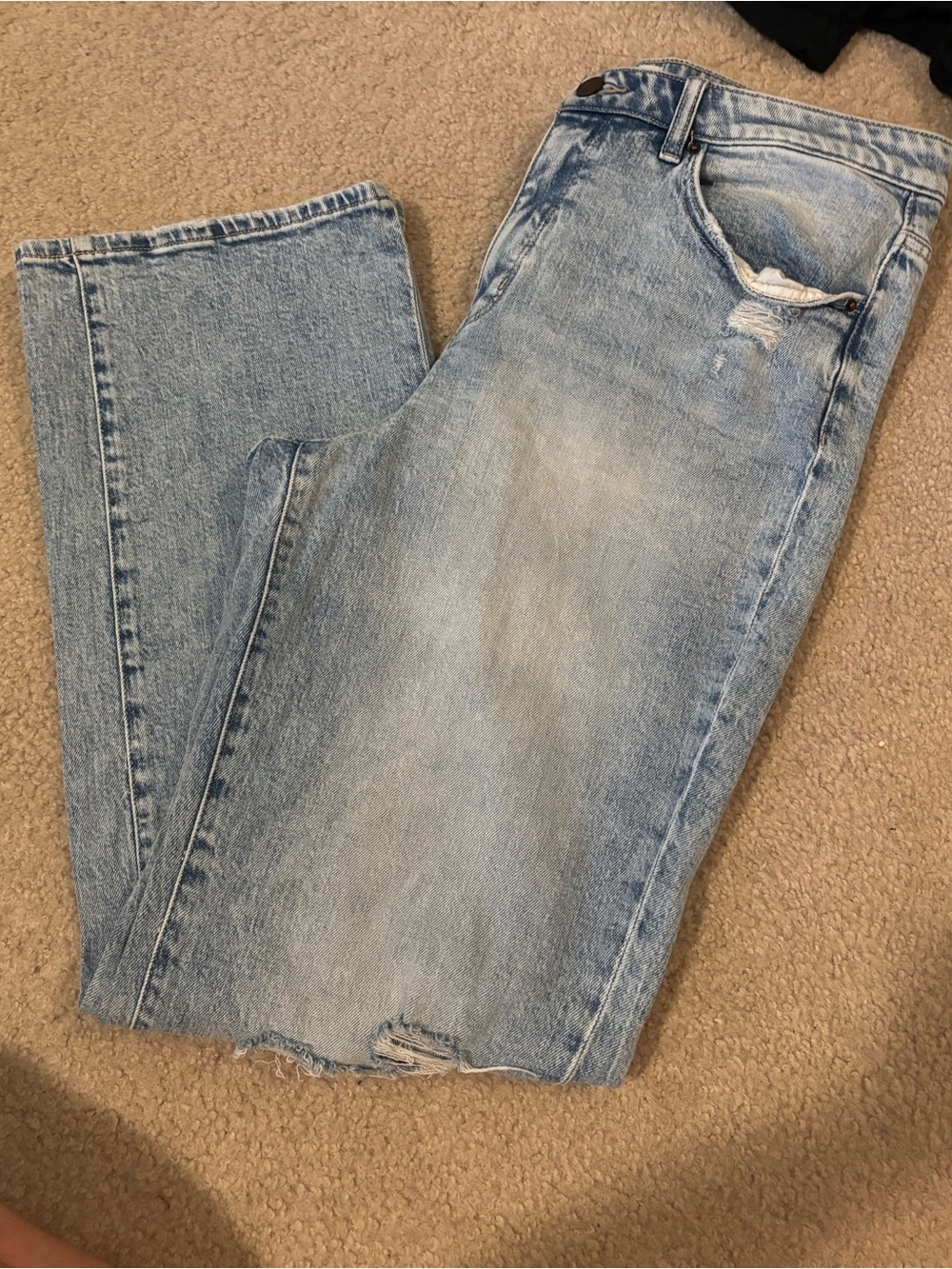 BKE Women's Light Wash Straight Leg Jeans with Distressed Accents